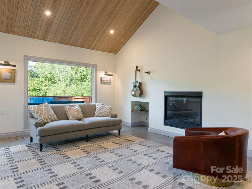 17 Beaverdam Court, Asheville, NC 28804.  MLS# CAR4302780, YatesRealty ID 15060. 