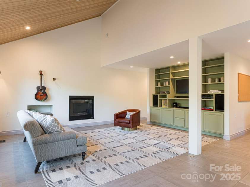 17 Beaverdam Court, Asheville, NC 28804.  MLS# CAR4302780, YatesRealty ID 15060. 