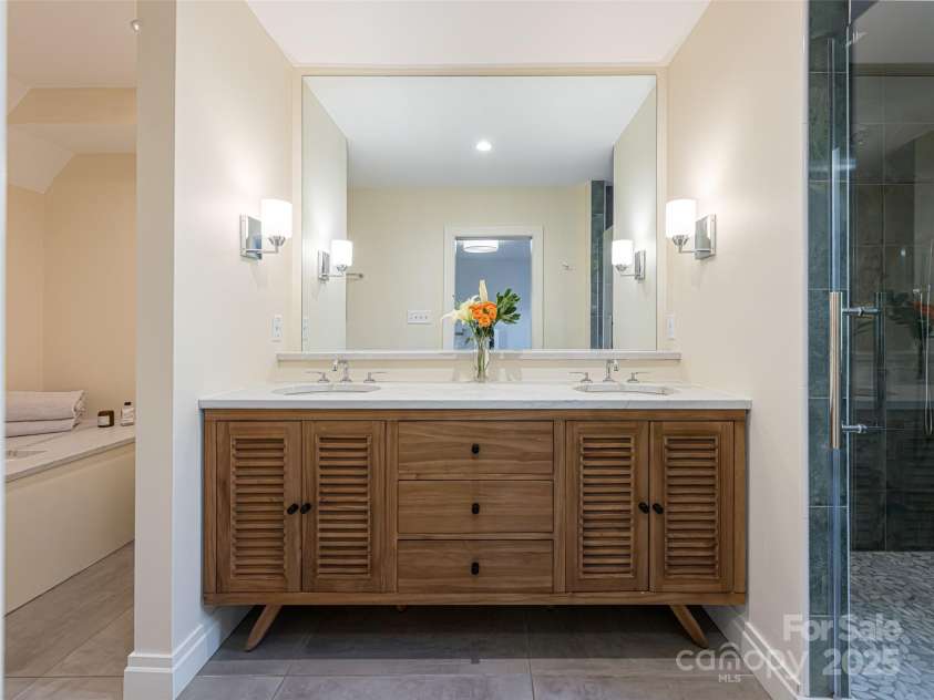 17 Beaverdam Court, Asheville, NC 28804.  MLS# CAR4302780, YatesRealty ID 15060. 