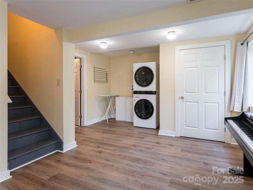 17 Beaverdam Court, Asheville, NC 28804.  MLS# CAR4302780, YatesRealty ID 15060. 