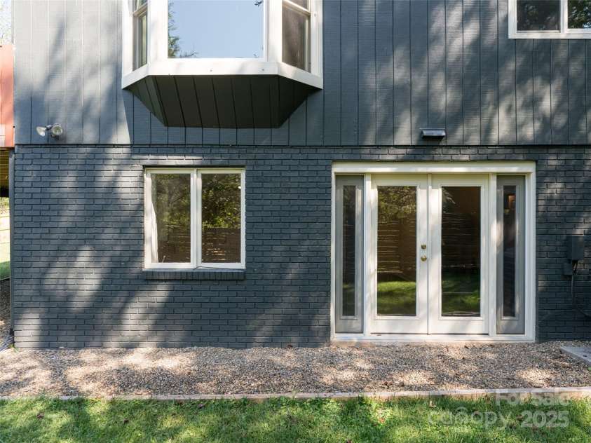 17 Beaverdam Court, Asheville, NC 28804.  MLS# CAR4302780, YatesRealty ID 15060. 