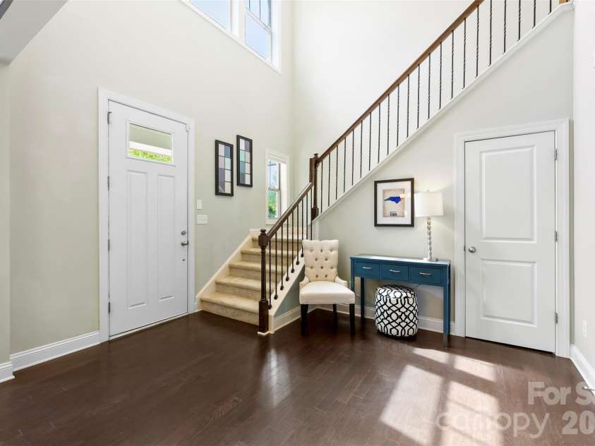 220 Kingsdown Avenue, Charlotte, NC 28270.  MLS# CAR4359368, YatesRealty ID 15060. Entryway
