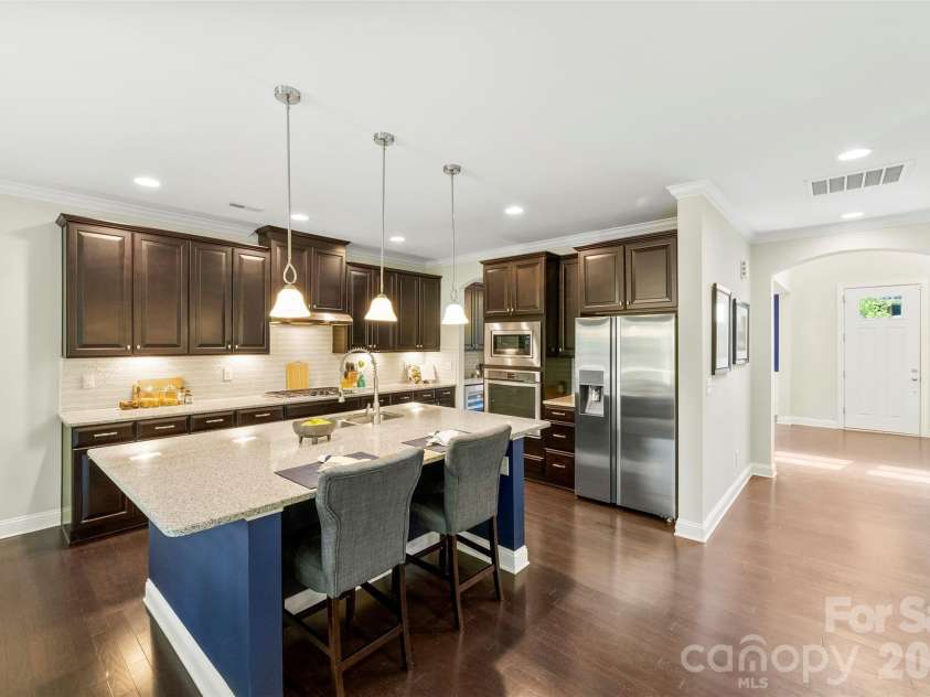 220 Kingsdown Avenue, Charlotte, NC 28270.  MLS# CAR4423141, YatesRealty ID 15060. Kitchen
