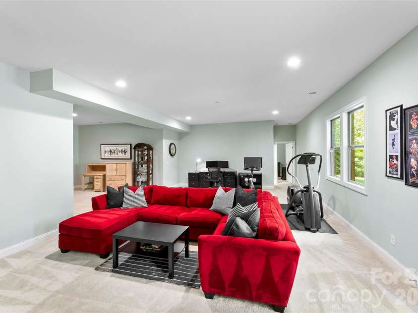 220 Kingsdown Avenue, Charlotte, NC 28270.  MLS# CAR4423141, YatesRealty ID 15060. Large Open Basement with High Ceilings
