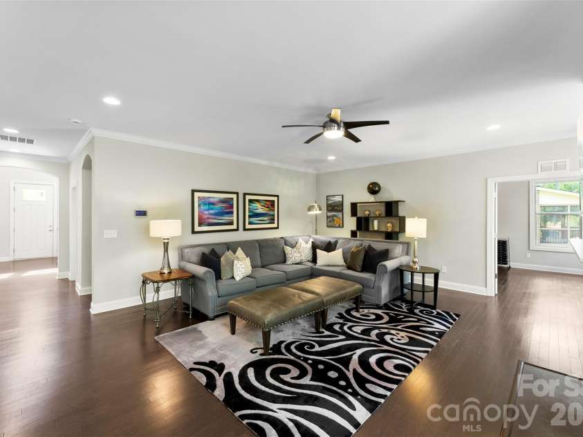 220 Kingsdown Avenue, Charlotte, NC 28270.  MLS# CAR4423141, YatesRealty ID 15060. Living Room