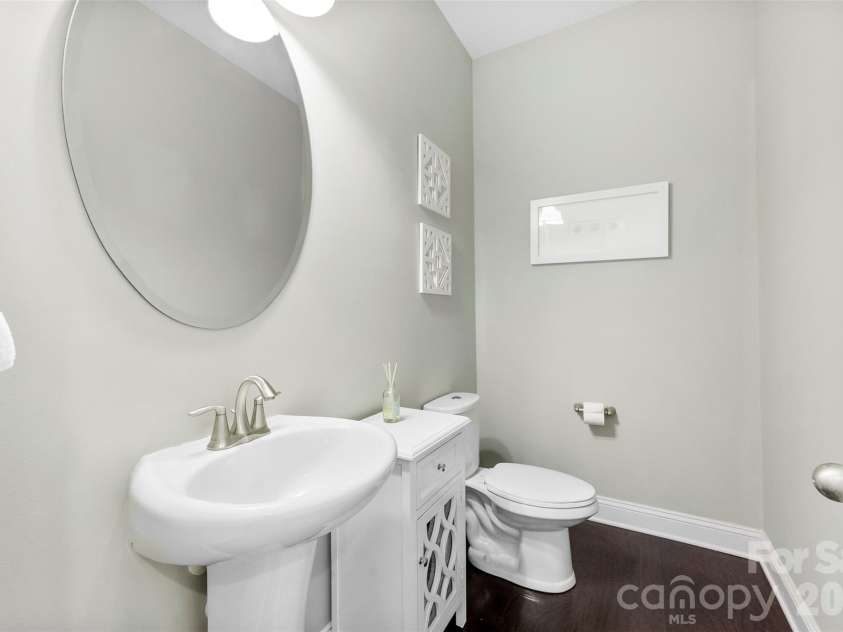 220 Kingsdown Avenue, Charlotte, NC 28270.  MLS# CAR4423141, YatesRealty ID 15060. Main Level Half Bathroom