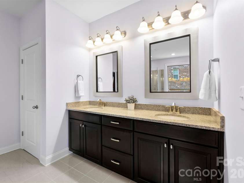 220 Kingsdown Avenue, Charlotte, NC 28270.  MLS# CAR4423141, YatesRealty ID 15060. Primary Suite Bathroom
