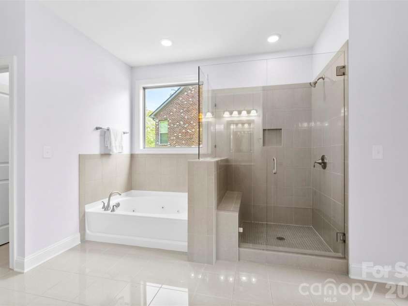 220 Kingsdown Avenue, Charlotte, NC 28270.  MLS# CAR4423141, YatesRealty ID 15060. Primary Suite Bathroom