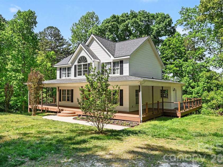 143 Walnut Hollow Lane, Mooresville, NC 28115.  MLS# CAR4373168, YatesRealty ID 15061. 