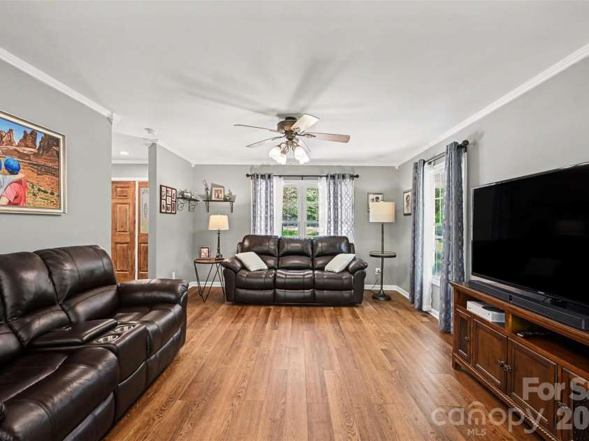 143 Walnut Hollow Lane, Mooresville, NC 28115.  MLS# CAR4373168, YatesRealty ID 15061. 