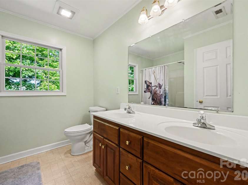 143 Walnut Hollow Lane, Mooresville, NC 28115.  MLS# CAR4373168, YatesRealty ID 15061. 
