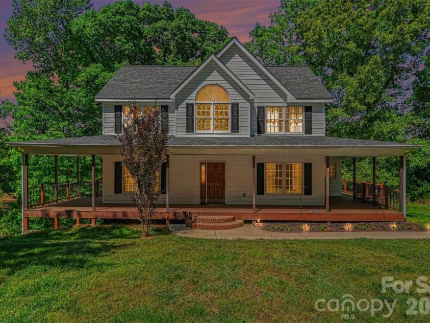 143 Walnut Hollow Lane, Mooresville, NC 28115.  MLS# CAR4373168, YatesRealty ID 15061. 