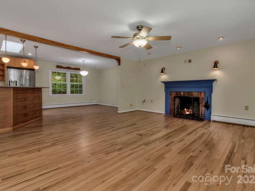 8 Chunns View Drive, Asheville, NC 28805.  MLS# CAR4258237, YatesRealty ID 15062. 