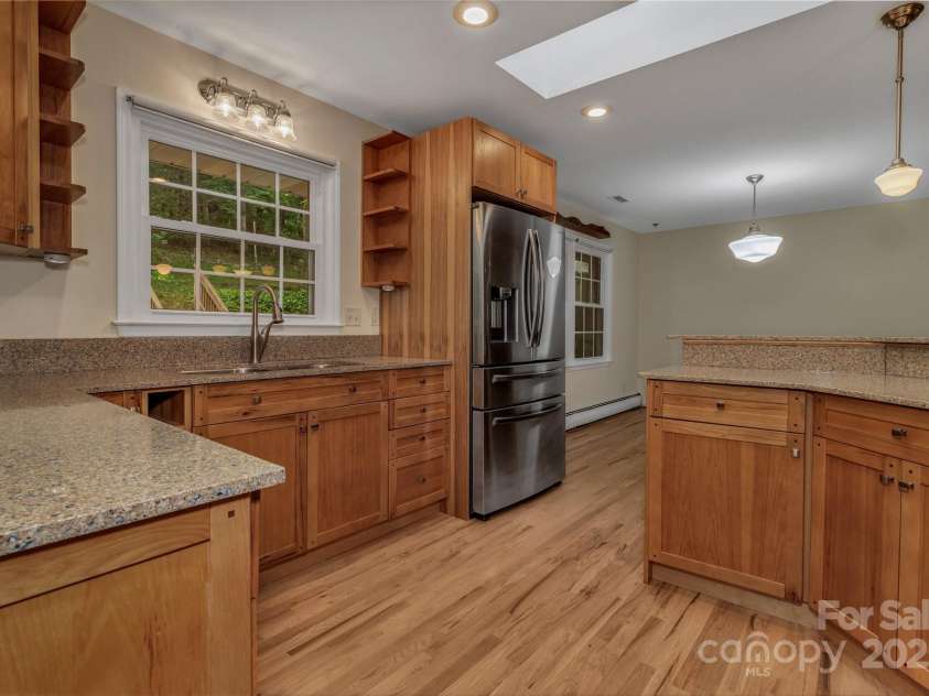 8 Chunns View Drive, Asheville, NC 28805.  MLS# CAR4258237, YatesRealty ID 15062. 