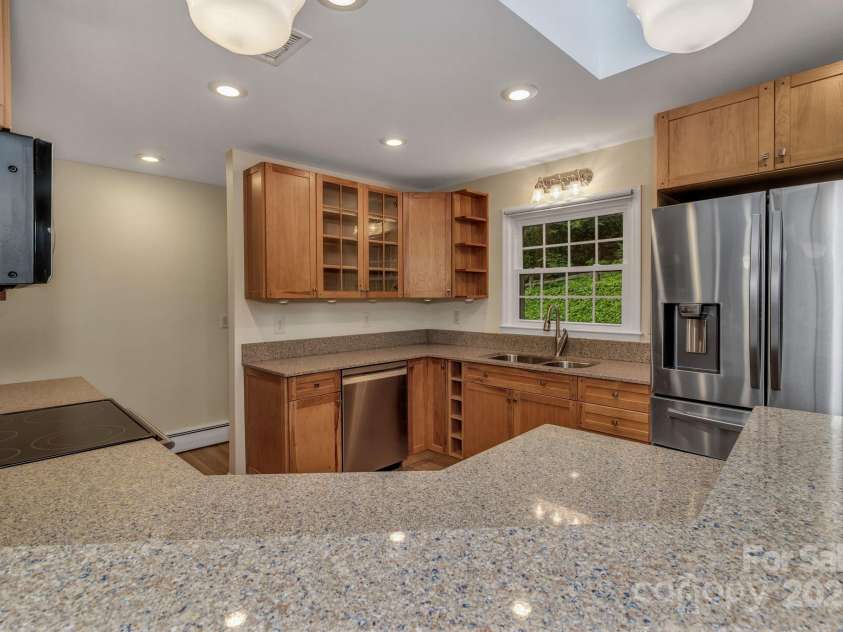 8 Chunns View Drive, Asheville, NC 28805.  MLS# CAR4258237, YatesRealty ID 15062. 