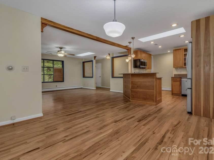 8 Chunns View Drive, Asheville, NC 28805.  MLS# CAR4258237, YatesRealty ID 15062. 