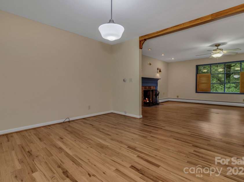 8 Chunns View Drive, Asheville, NC 28805.  MLS# CAR4258237, YatesRealty ID 15062. 