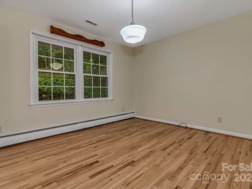 8 Chunns View Drive, Asheville, NC 28805.  MLS# CAR4258237, YatesRealty ID 15062. 