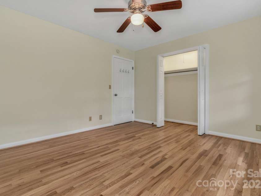 8 Chunns View Drive, Asheville, NC 28805.  MLS# CAR4258237, YatesRealty ID 15062. 