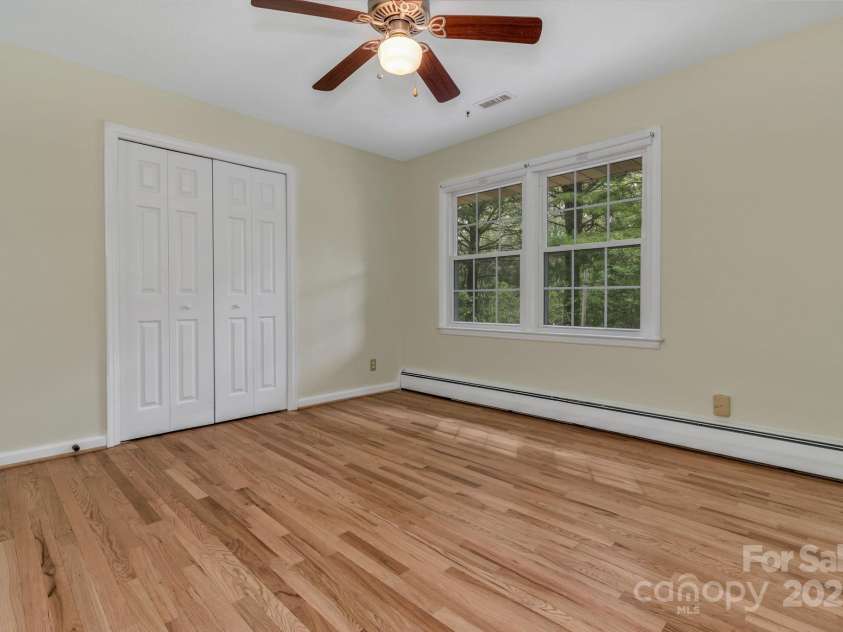 8 Chunns View Drive, Asheville, NC 28805.  MLS# CAR4258237, YatesRealty ID 15062. 