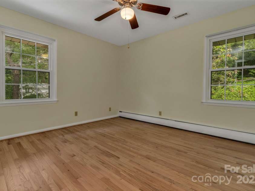 8 Chunns View Drive, Asheville, NC 28805.  MLS# CAR4258237, YatesRealty ID 15062. 