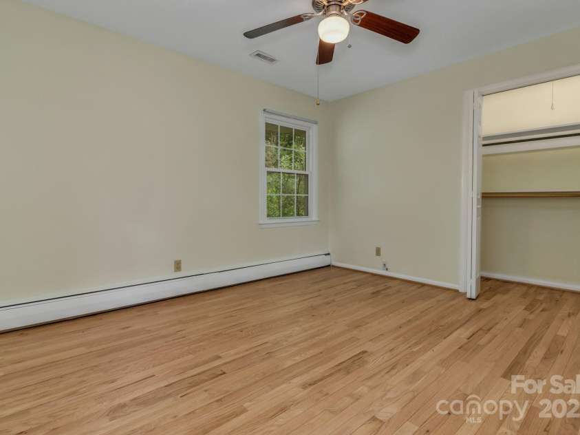 8 Chunns View Drive, Asheville, NC 28805.  MLS# CAR4258237, YatesRealty ID 15062. 