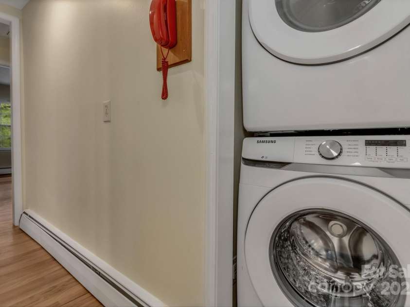 8 Chunns View Drive, Asheville, NC 28805.  MLS# CAR4258237, YatesRealty ID 15062. 