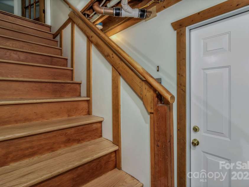 8 Chunns View Drive, Asheville, NC 28805.  MLS# CAR4258237, YatesRealty ID 15062. 