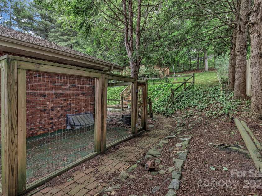 8 Chunns View Drive, Asheville, NC 28805.  MLS# CAR4258237, YatesRealty ID 15062. 