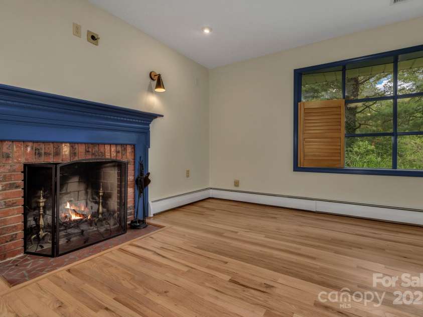 8 Chunns View Drive, Asheville, NC 28805.  MLS# CAR4258237, YatesRealty ID 15062. Fireplace