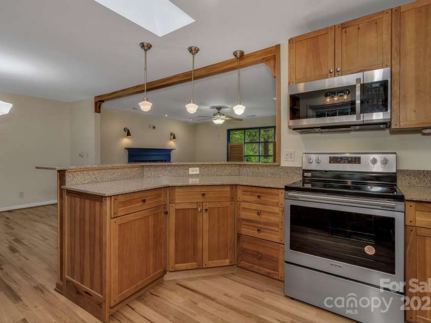 8 Chunns View Drive, Asheville, NC 28805.  MLS# CAR4258237, YatesRealty ID 15062. Remodeled Kitchen
