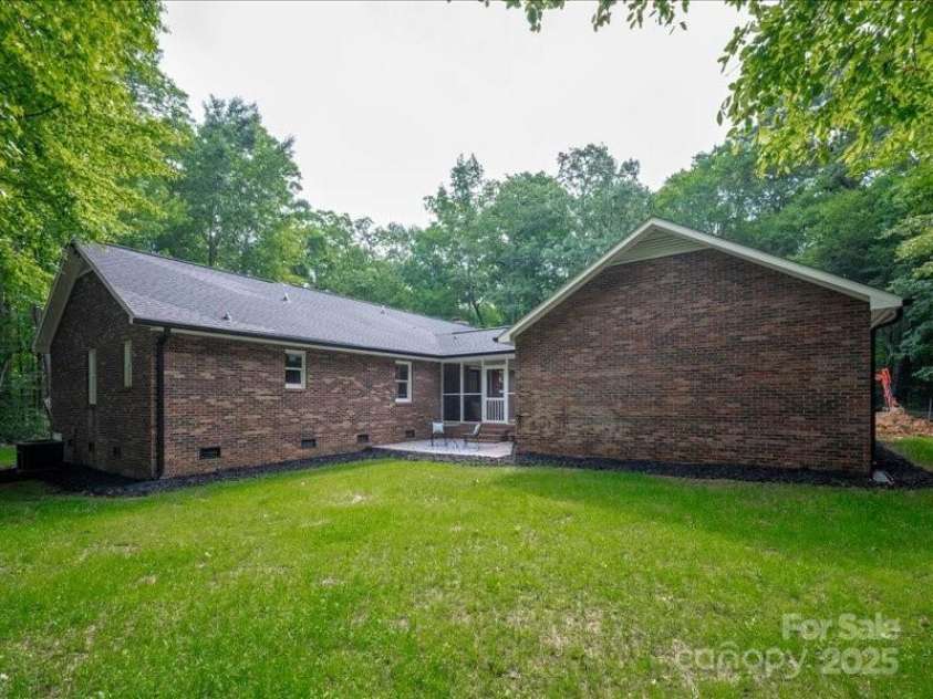 300 Hugh Crocker Road, Matthews, NC 28104.  MLS# CAR4254720, YatesRealty ID 15063. 