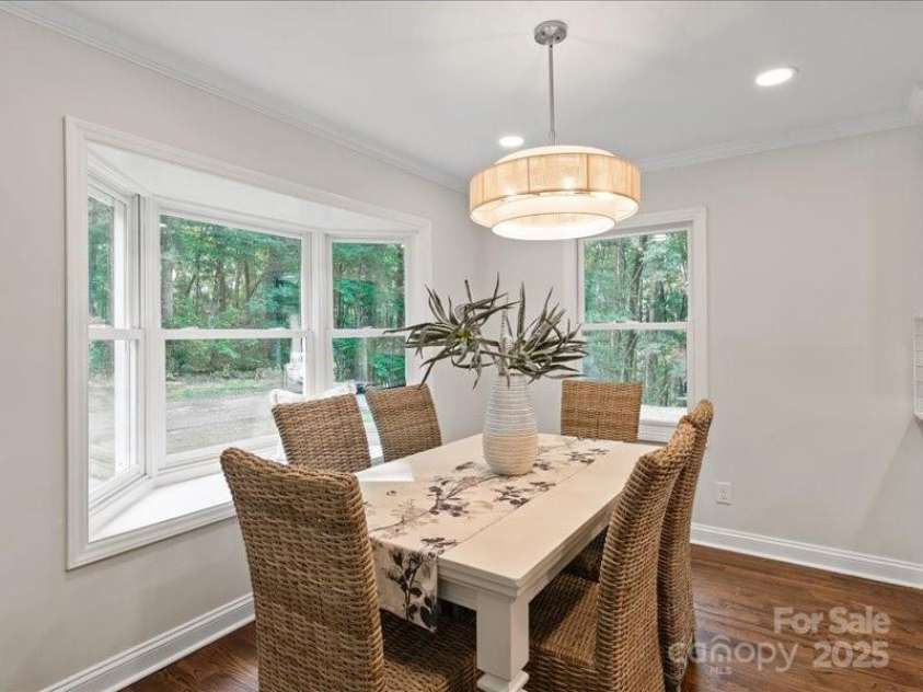 300 Hugh Crocker Road, Matthews, NC 28104.  MLS# CAR4254720, YatesRealty ID 15063. Beautiful Dining Area with Bay Window