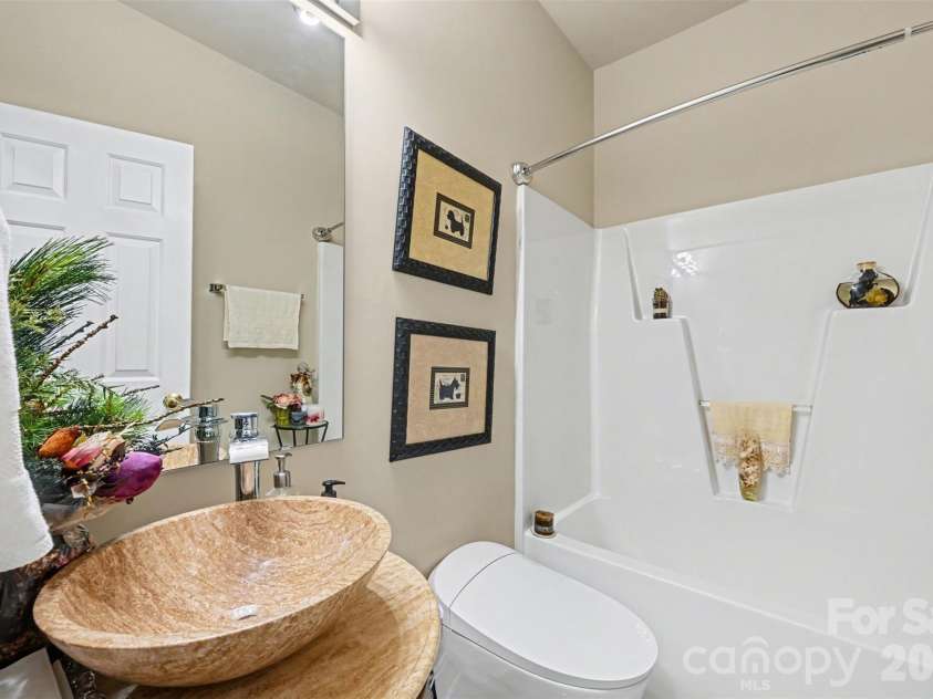952 Hickory Stick Drive, Fort Mill, SC 29715.  MLS# CAR4373728, YatesRealty ID 15063. 