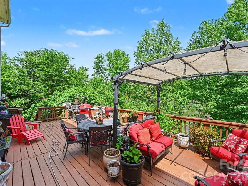 952 Hickory Stick Drive, Fort Mill, SC 29715.  MLS# CAR4373728, YatesRealty ID 15063. 