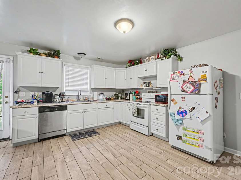 952 Hickory Stick Drive, Fort Mill, SC 29715.  MLS# CAR4373728, YatesRealty ID 15063. 