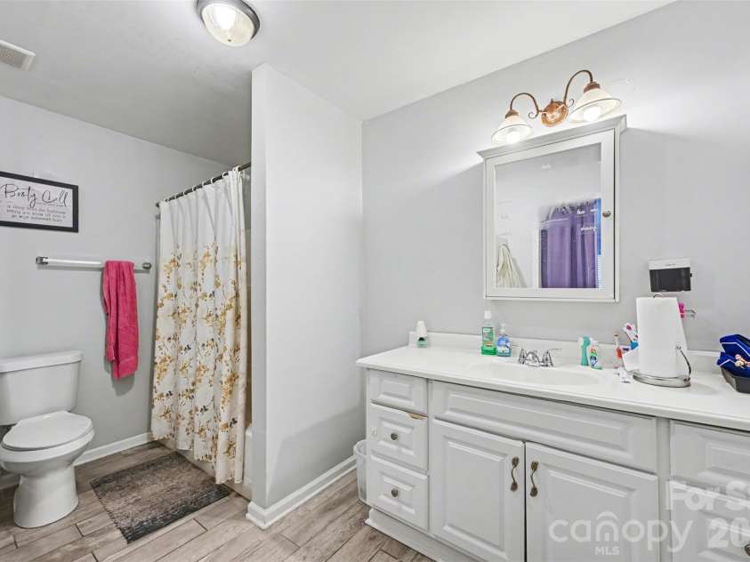 952 Hickory Stick Drive, Fort Mill, SC 29715.  MLS# CAR4373728, YatesRealty ID 15063. 