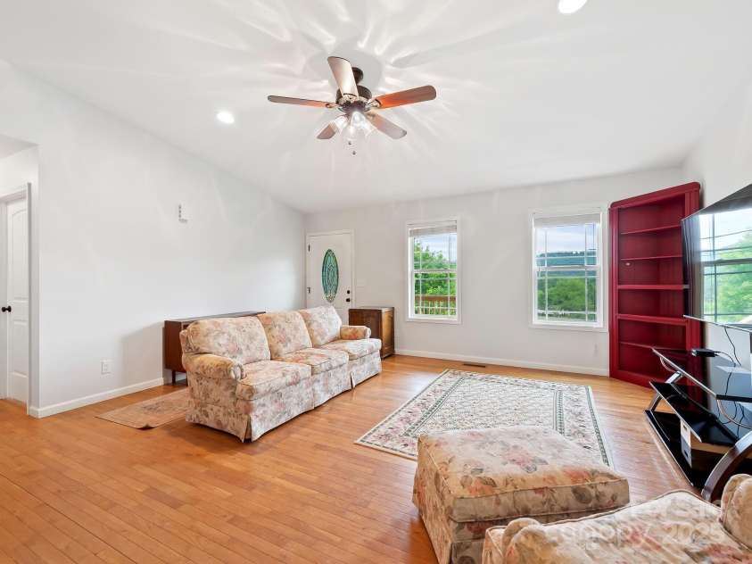 618 Enka Lake Road, Candler, NC 28715.  MLS# CAR4260345, YatesRealty ID 15064. 