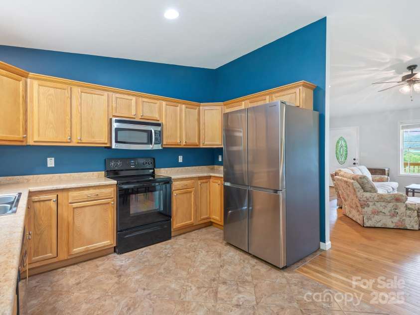 618 Enka Lake Road, Candler, NC 28715.  MLS# CAR4260345, YatesRealty ID 15064. 