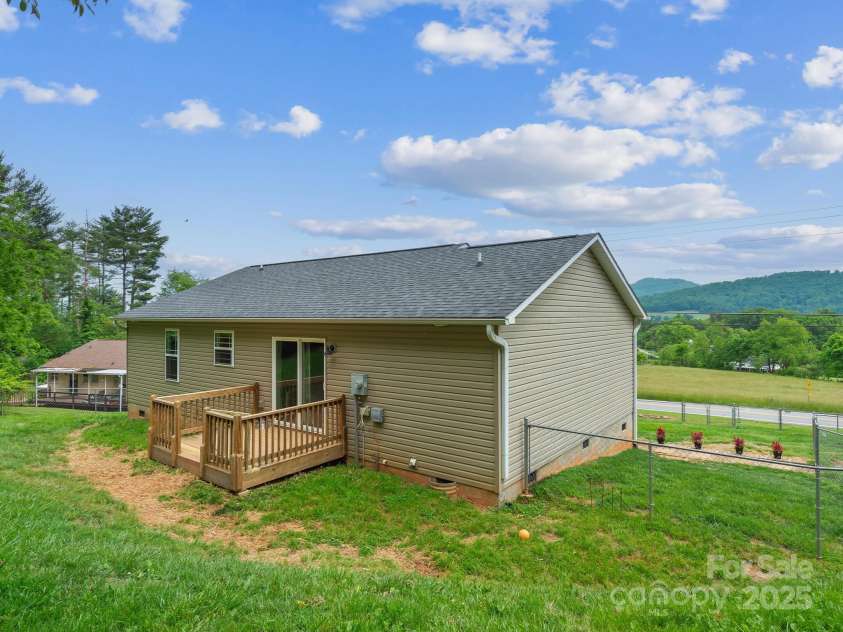 618 Enka Lake Road, Candler, NC 28715.  MLS# CAR4260345, YatesRealty ID 15064. 