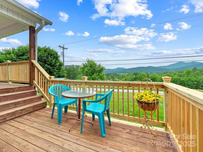 618 Enka Lake Road, Candler, NC 28715.  MLS# CAR4260345, YatesRealty ID 15064. Mountain Views