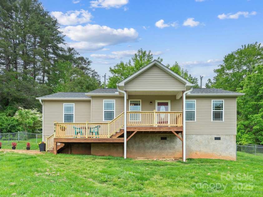 618 Enka Lake Road, Candler, NC 28715.  MLS# CAR4260345, YatesRealty ID 15064. Welcome Home!