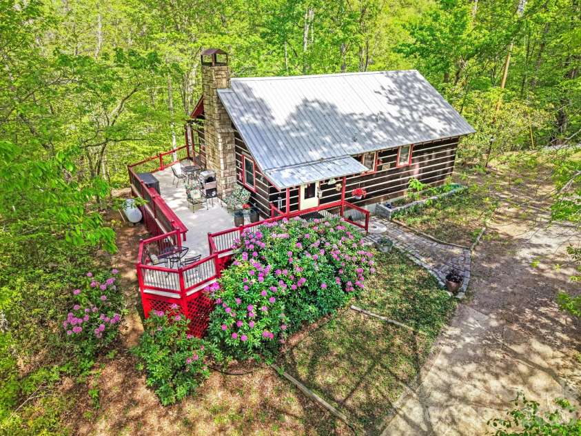 80 Corbin Hills Drive, Franklin, NC 28734.  MLS# CAR4373570, YatesRealty ID 15064. 