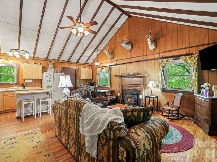 80 Corbin Hills Drive, Franklin, NC 28734.  MLS# CAR4373570, YatesRealty ID 15064. 