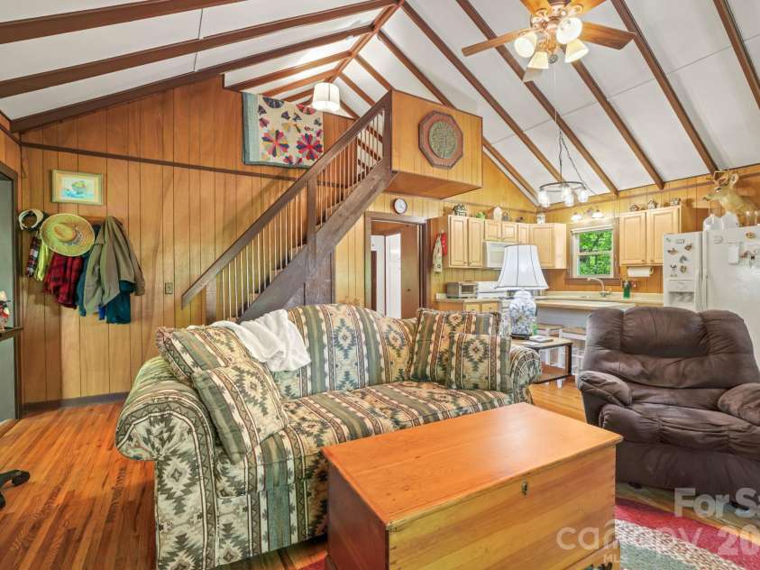 80 Corbin Hills Drive, Franklin, NC 28734.  MLS# CAR4373570, YatesRealty ID 15064. 