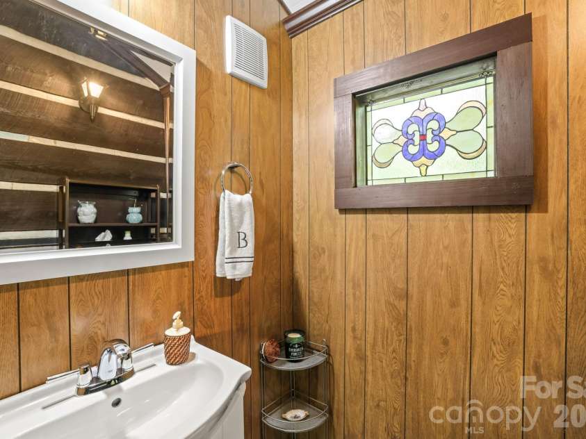 80 Corbin Hills Drive, Franklin, NC 28734.  MLS# CAR4373570, YatesRealty ID 15064. 