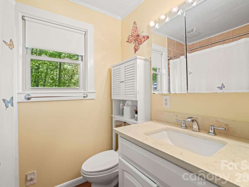 80 Corbin Hills Drive, Franklin, NC 28734.  MLS# CAR4373570, YatesRealty ID 15064. 