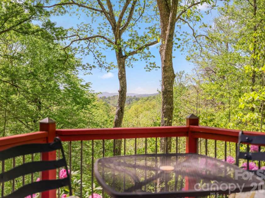 80 Corbin Hills Drive, Franklin, NC 28734.  MLS# CAR4373570, YatesRealty ID 15064. 