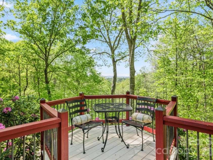 80 Corbin Hills Drive, Franklin, NC 28734.  MLS# CAR4373570, YatesRealty ID 15064. 