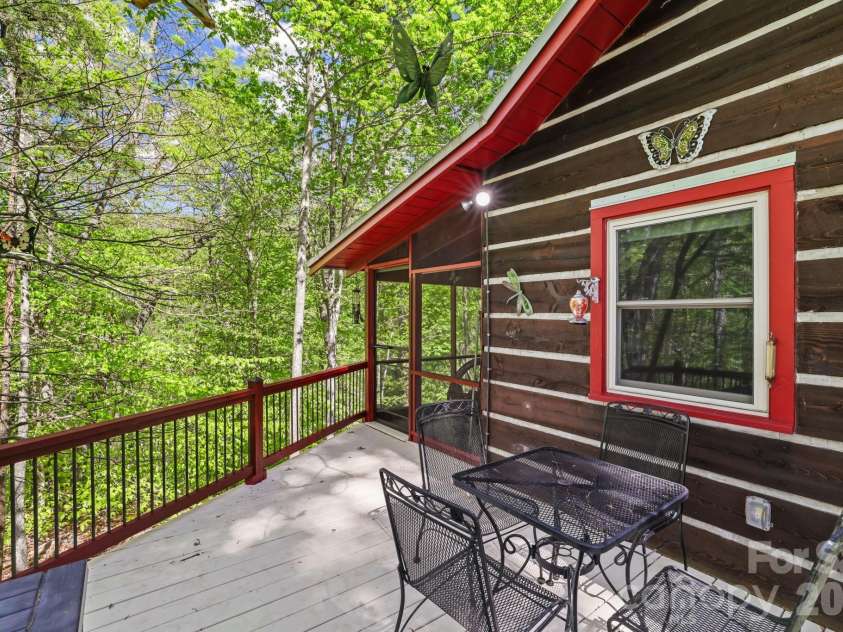 80 Corbin Hills Drive, Franklin, NC 28734.  MLS# CAR4373570, YatesRealty ID 15064. 